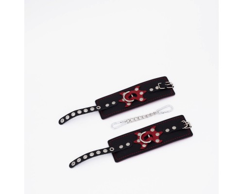 Наручники с красной строчкой