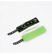 Наручники с зелёной строчкой