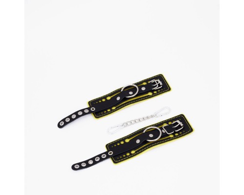 Наручники с жёлтой строчкой