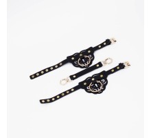 Оковы с золотистой фурнитурой