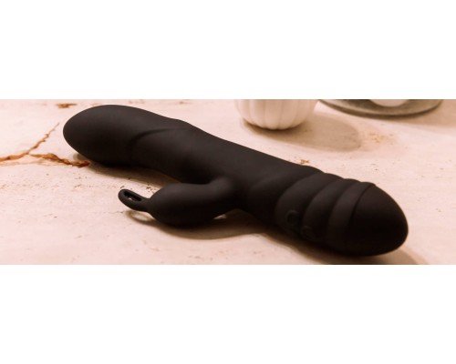 Twister Вибратор-ротатор с клиторальным стимулятором, черный: страстные ощущения и удовлетворение