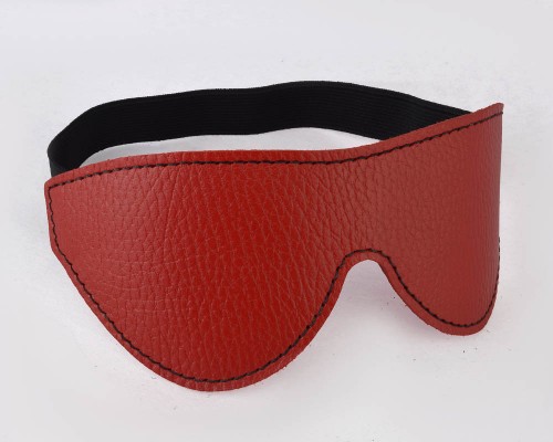 Красная маска на резинке – стильный аксессуар для интимных игр