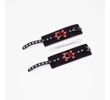 Наручники с красной строчкой