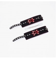 Наручники с красной строчкой