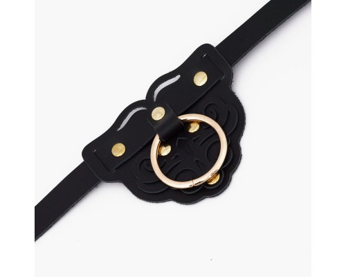 Ошейник с золотистой фурнитурой