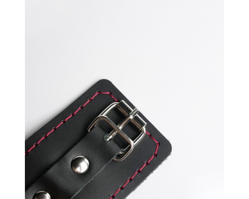 Наручники с красной строчкой