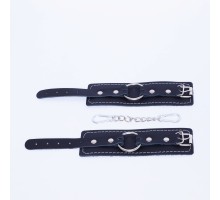 Наручники с красной строчкой